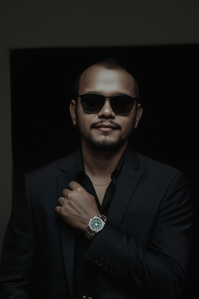 Raymond Edrozo Hero Image Home - Web Graphic Designer